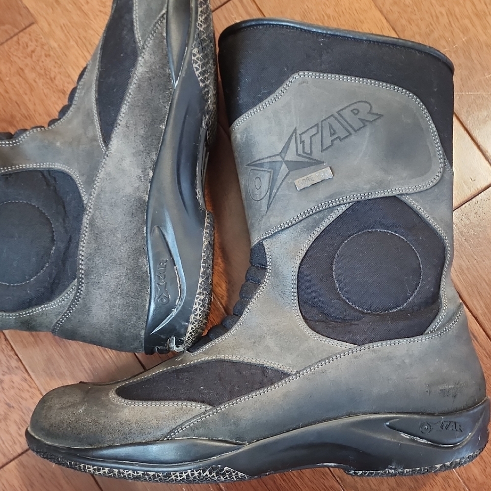 GORE-TEX Black and Gray High-Top Boots with Durable Sole